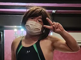 写真2：えみ競泳水着女装